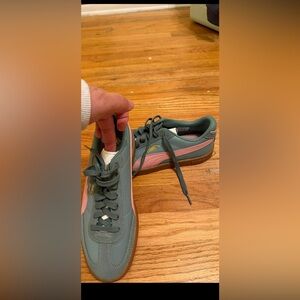 Puma Teal and Pink Casual Sneakers